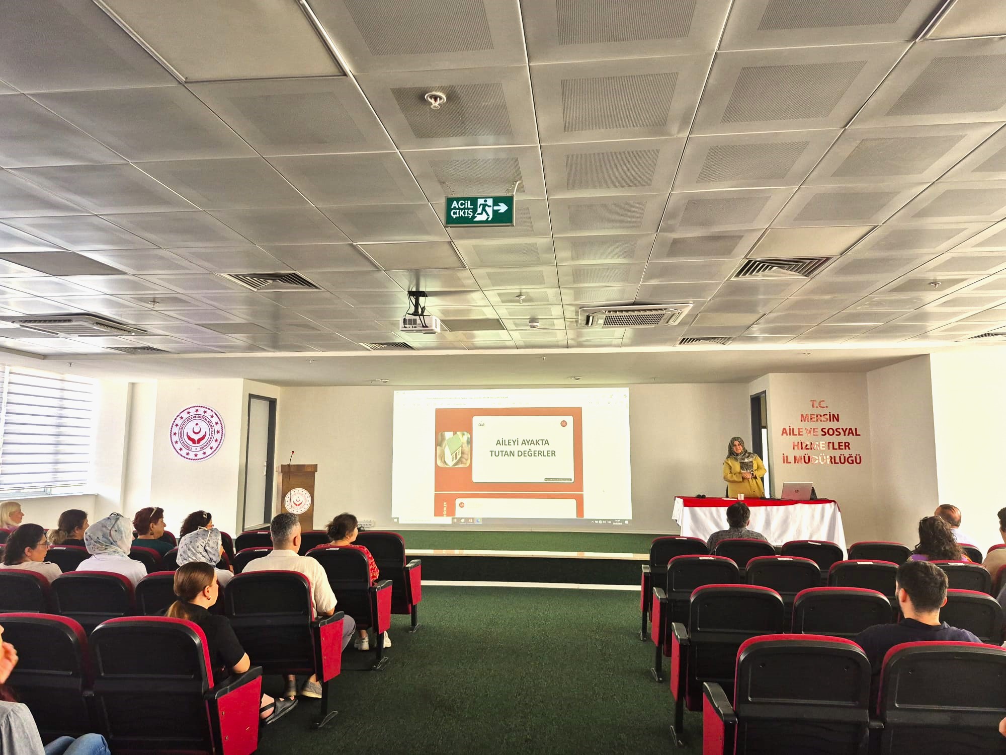 Mersin’de Aile Bağlarını Güçlendiren Değerler Konulu Söyleşi Gerçekleştirildi