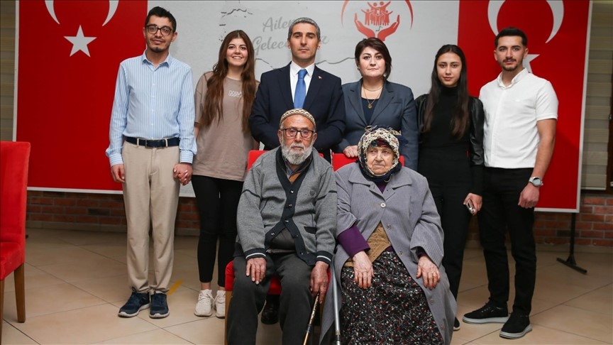 Uşak’ta Uzun Süredir Evli Çiftler ile Yeni Evlenen ve Evlenecek Çiftler İftarda Buluştu
