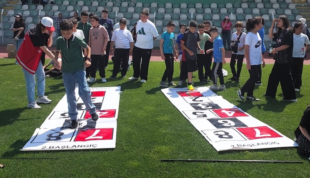 Amasya’da "Geleneksel Çocuk Oyunları Şenliği” Düzenlendi