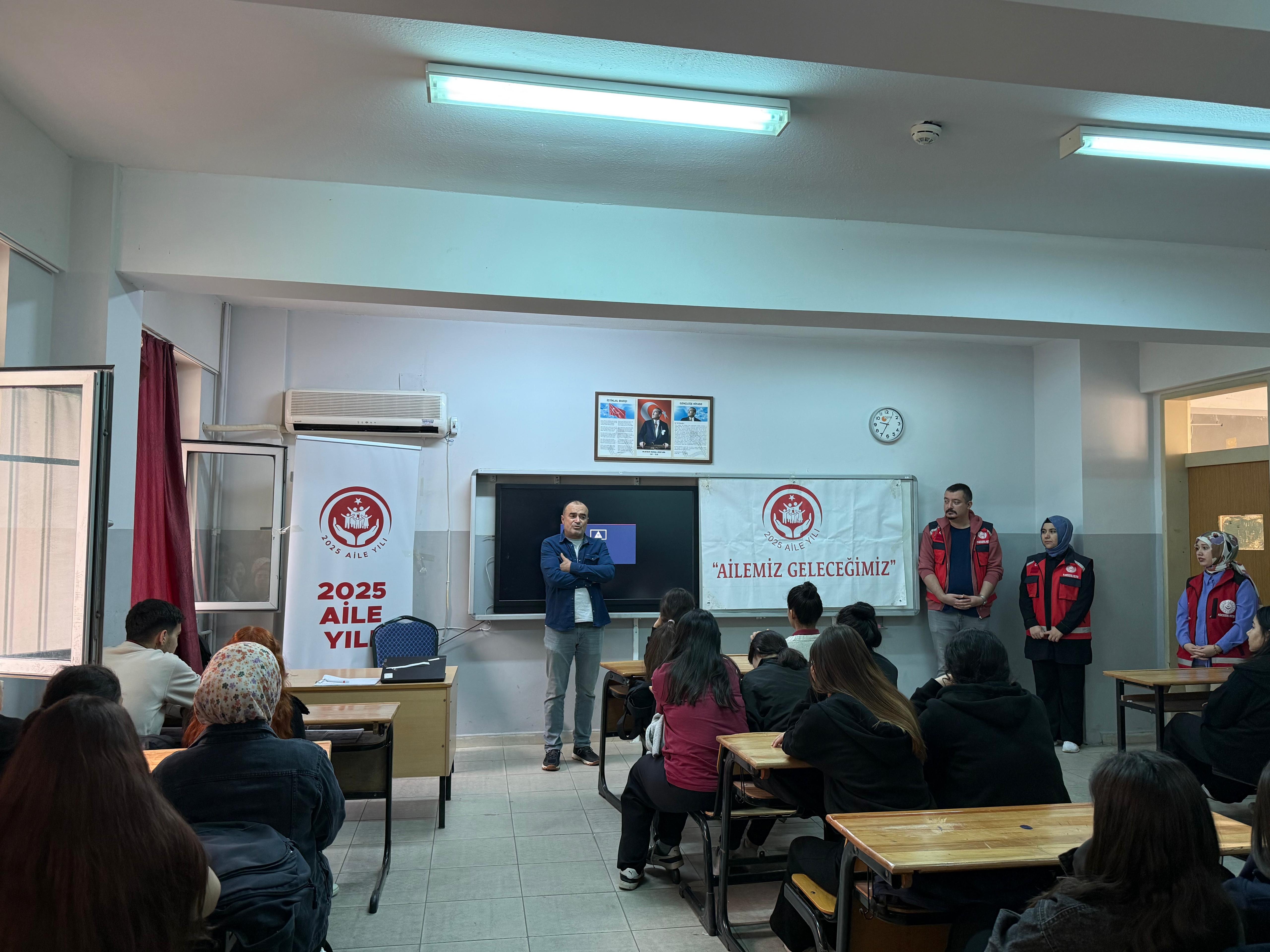 Osmaniye Kadirli’de Vatan ve Kahramanlık Konulu Söyleşi Düzenlendi