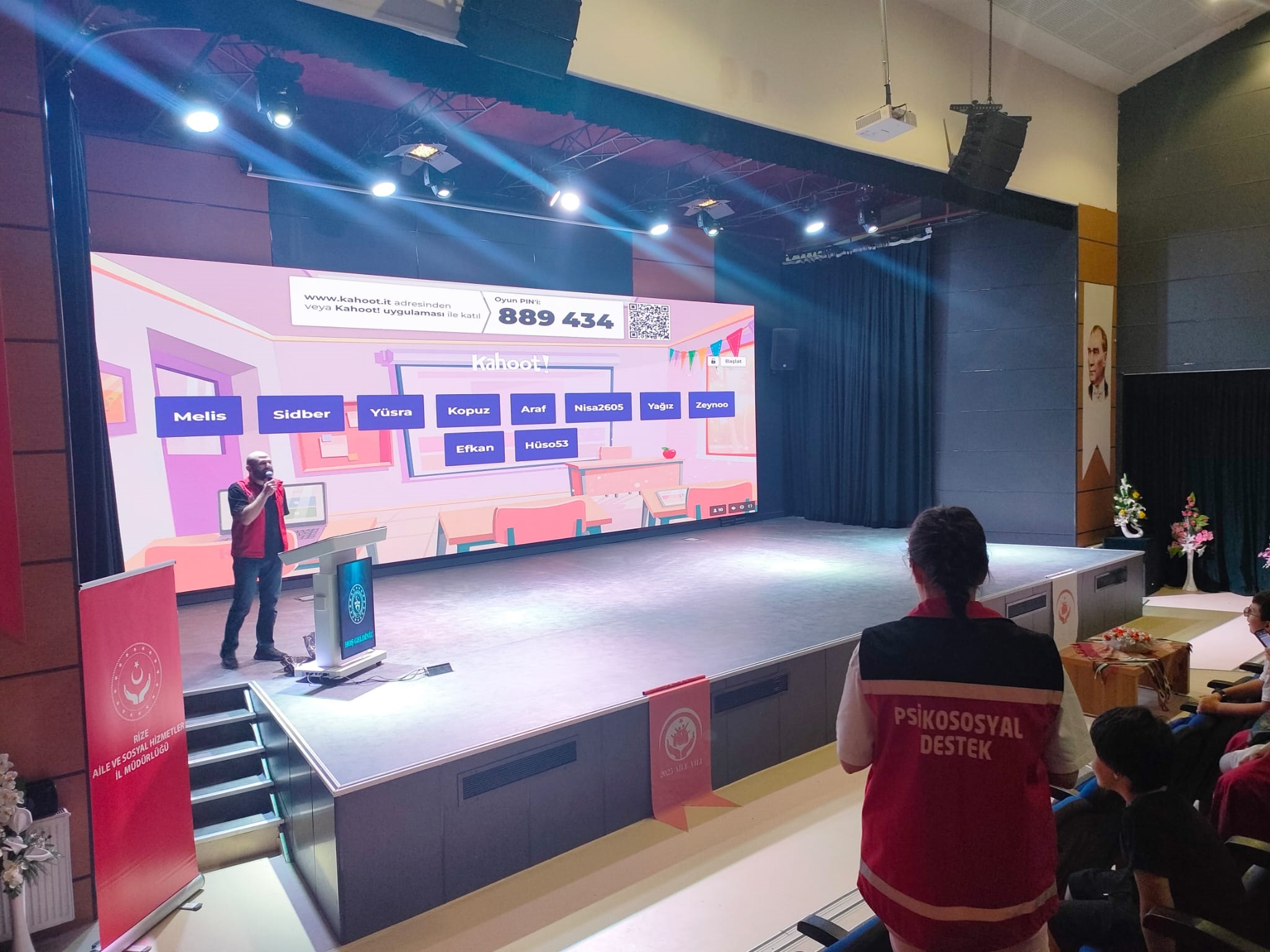 Rize’de Akran Zorbalığına Karşı Sinema Gösterimi