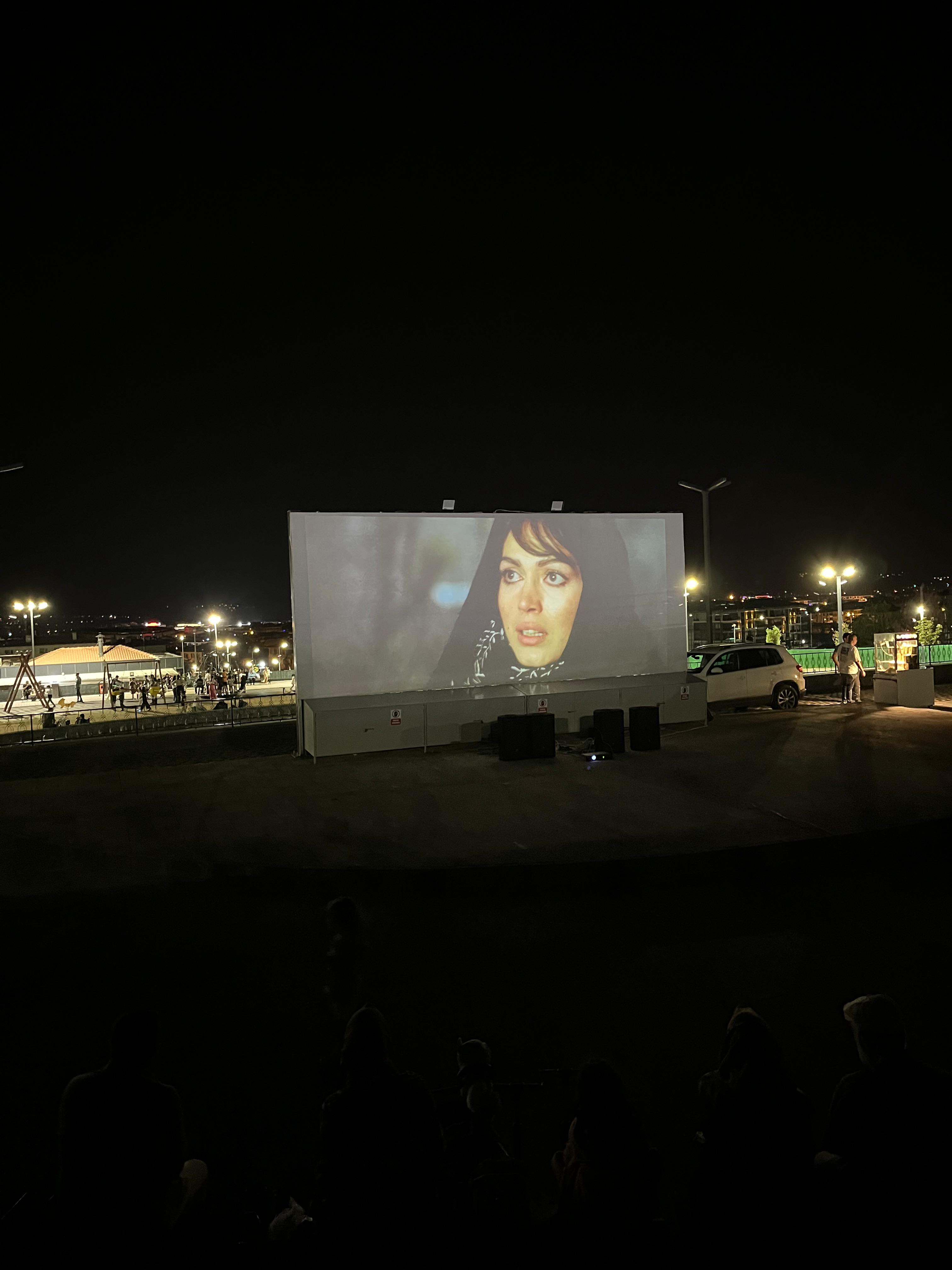 Erzincan’da Açık Hava Film Gösterimi Yapıldı