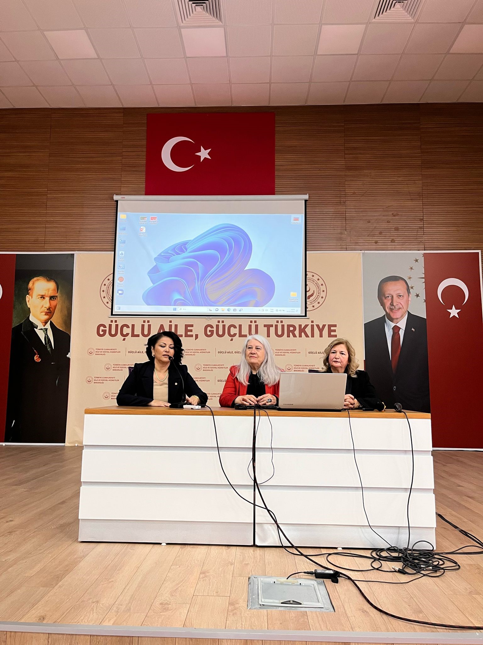 Afyon’da "Kadın İstihdamı, Kadın Girişimciliği” Konulu Söyleşi Düzenlendi