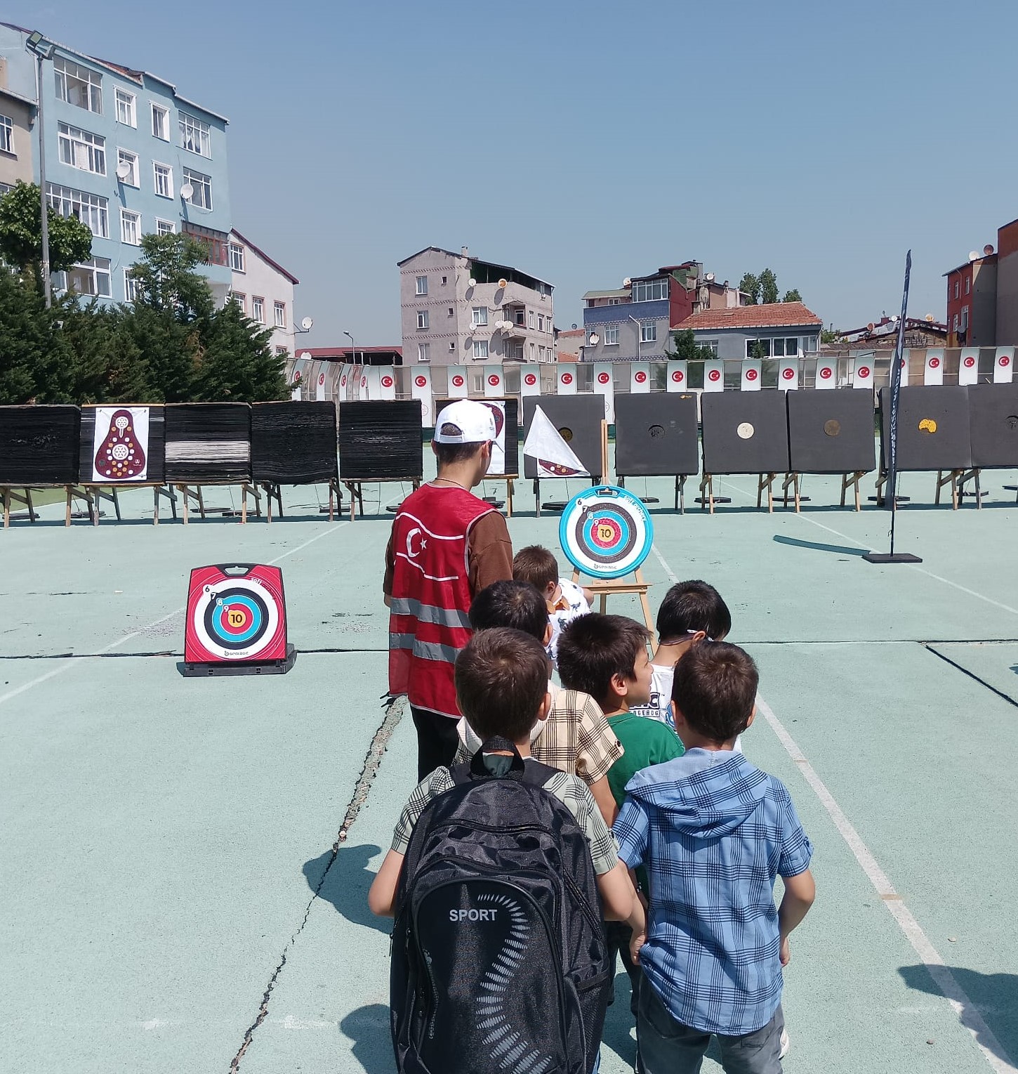 İstanbul’da Çocukların Yüzü “Yaza Merhaba Şenliği” ile Güldü