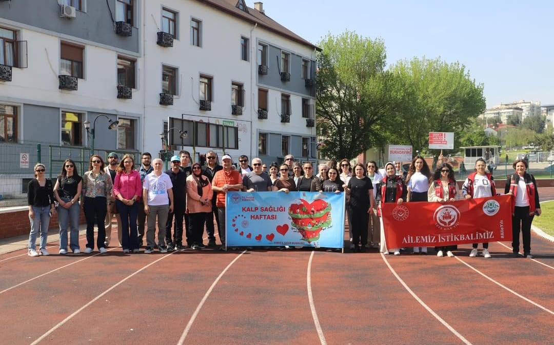 Edirne’de Aile Yılı Kapsamında Kalp Sağlığına Dikkat Çekmek Amacıyla Farkındalık Yürüyüşü Yapıldı