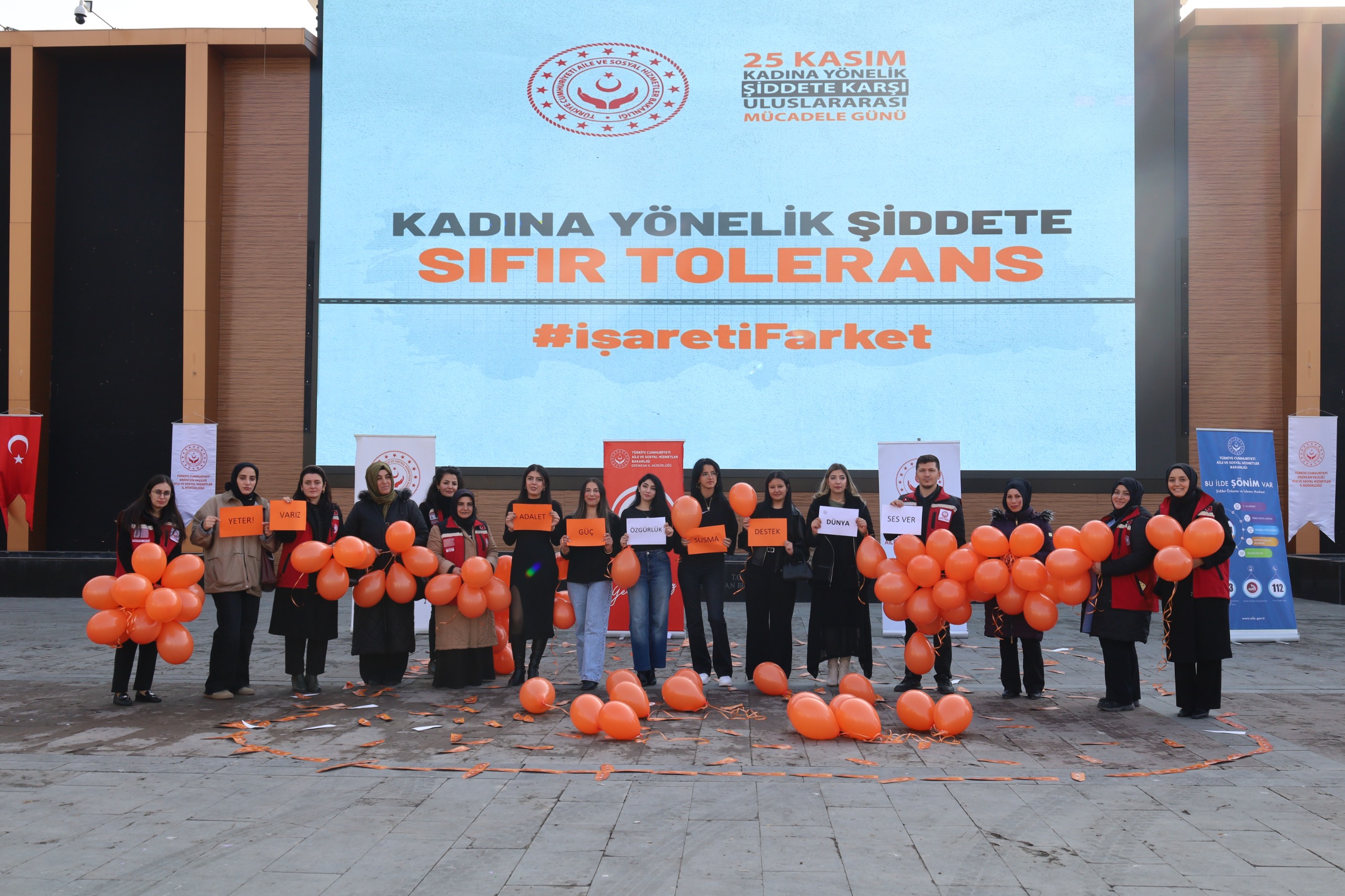 25 Kasım Kadına Yönelik Şiddete Karşı Uluslararası Mücadele Gününde  Aile ve Sosyal Hizmetler İl Müdürlükleri Tarafından Farkındalık Çalışmaları Yapıldı