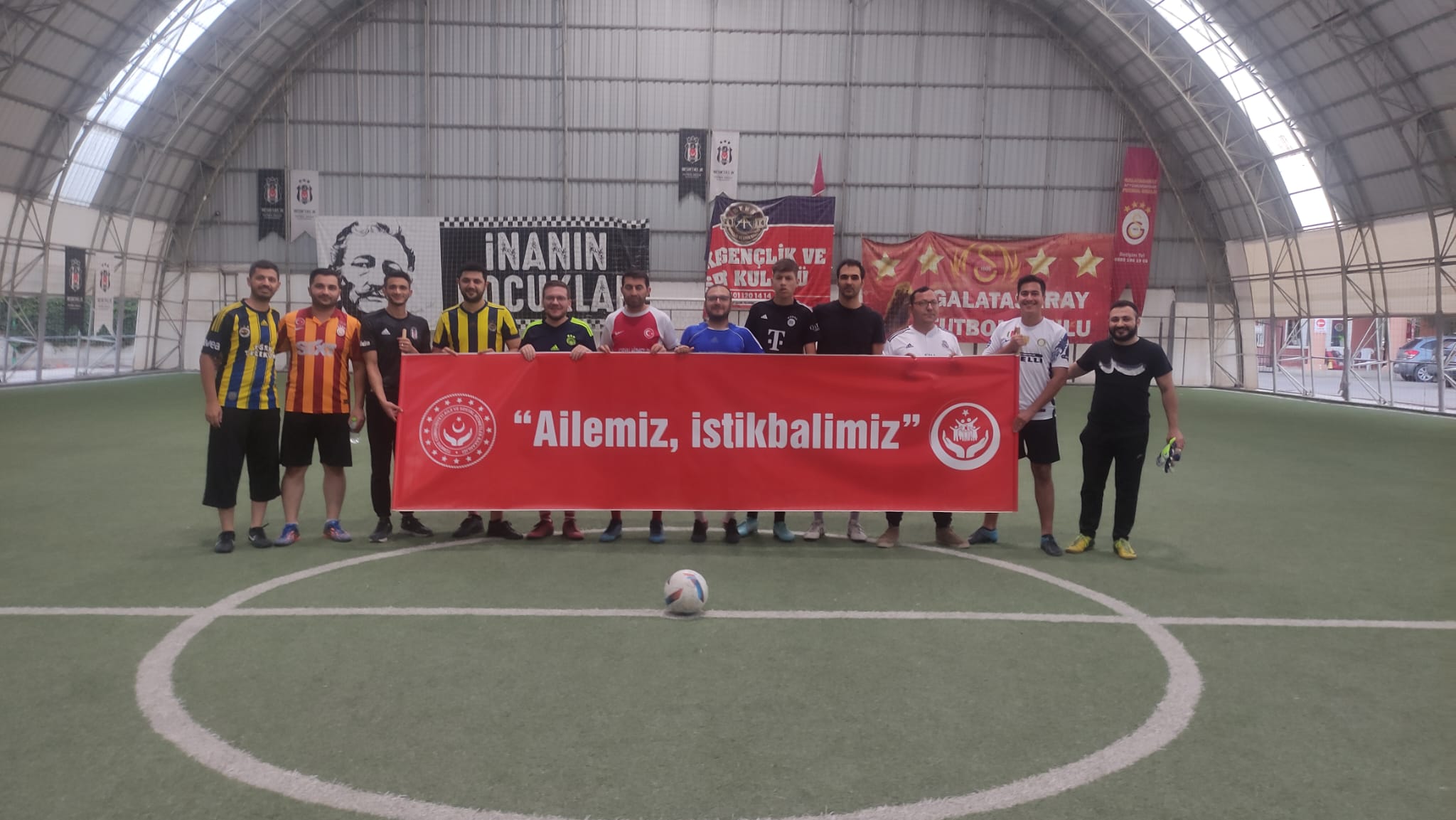  Afyonkarahisar’ da Düzenlenen 2025 Aile Yılı Turnuvasında “Ailemiz İstikbalimiz” Pankartı Açıldı
