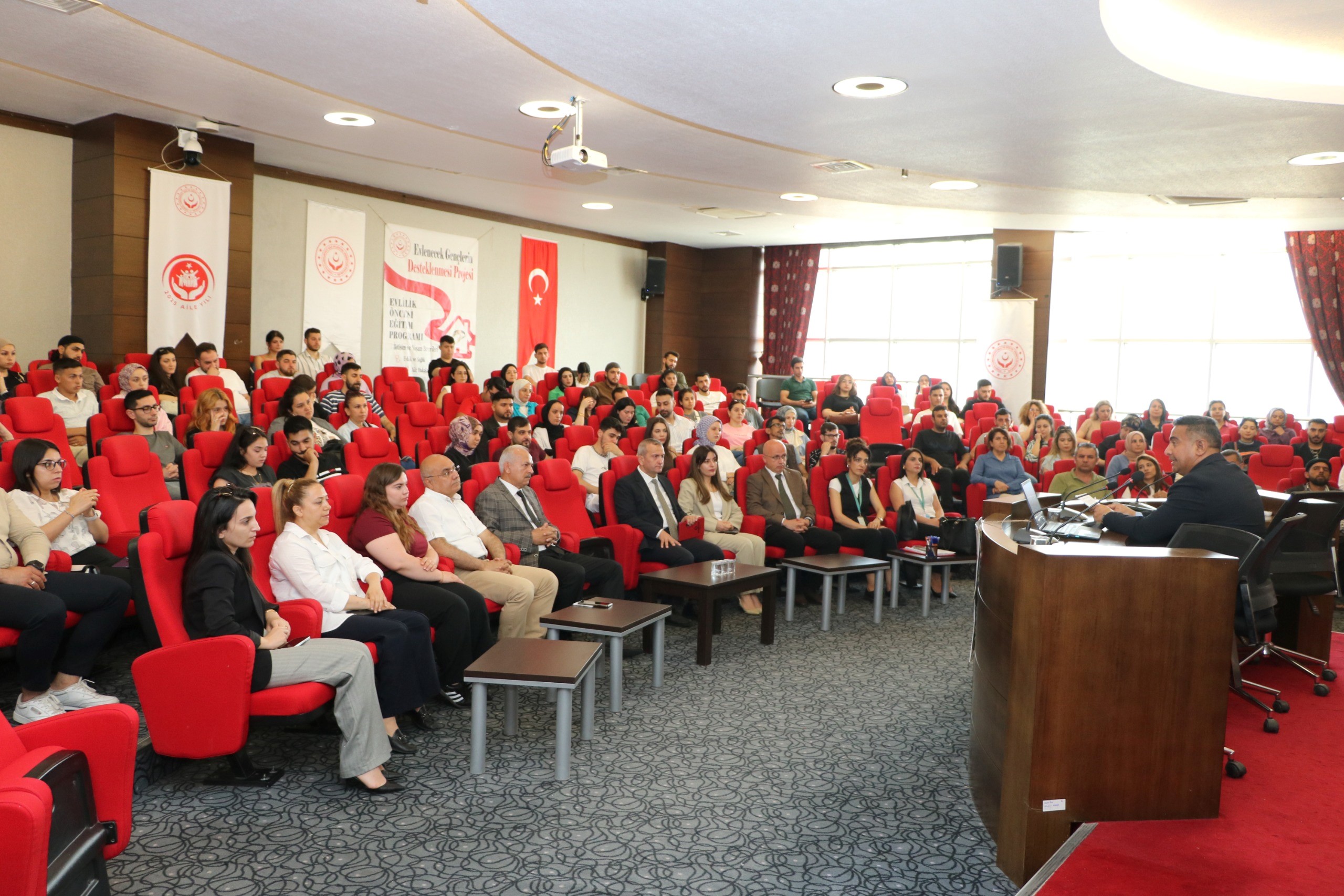 Hatay’da “Ailenin Toplumdaki Yeri” Konulu Söyleşi Düzenlendi