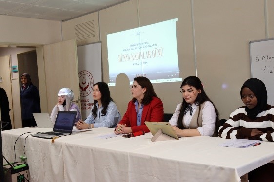 Karabük’te “Dünya Kadın Hakları” Konulu Söyleşi Düzenlendi