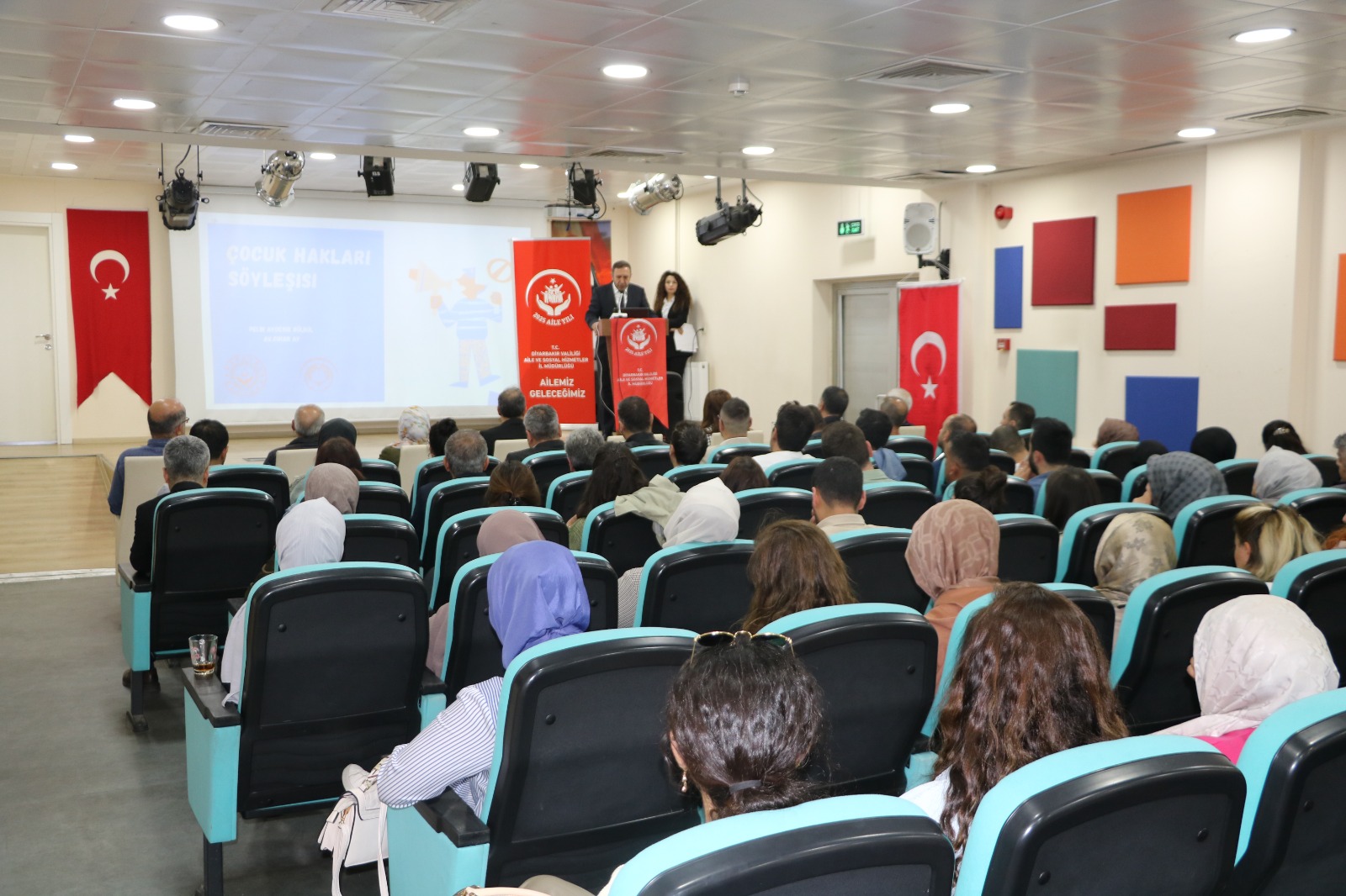 Diyarbakır’da Çocuk Hakları Konulu Söyleşi Gerçekleştirildi