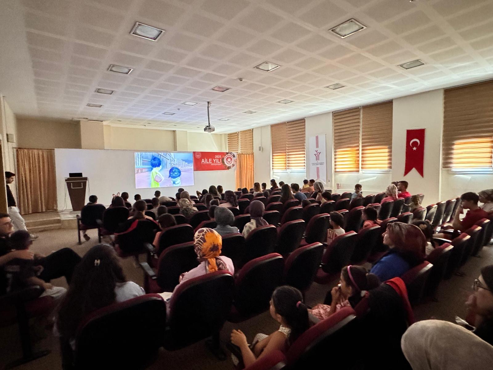 Manisa’da Aileler ve Çocuklar İçin Film Gösterimi Etkinliği