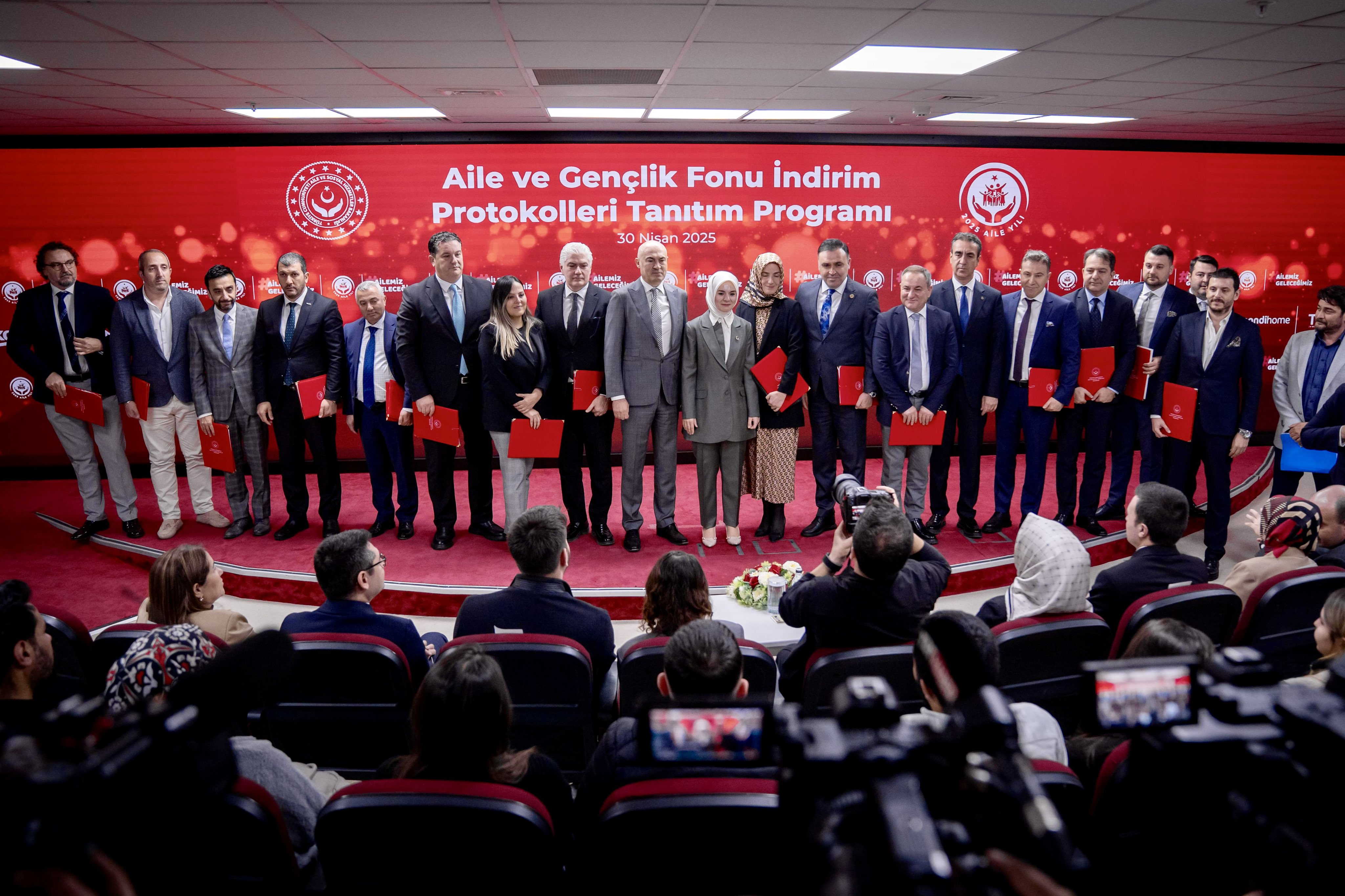 Aile ve Sosyal Hizmetler Bakanımız Göktaş, Evlenecek Gençlere Sağlanacak Yeni İndirimleri Açıkladı