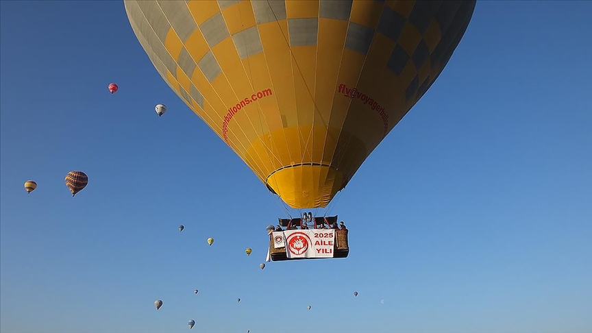 Nevşehir’de Aile Yılı Sıcak Hava Balonu İle Gökyüzünde Kutlandı