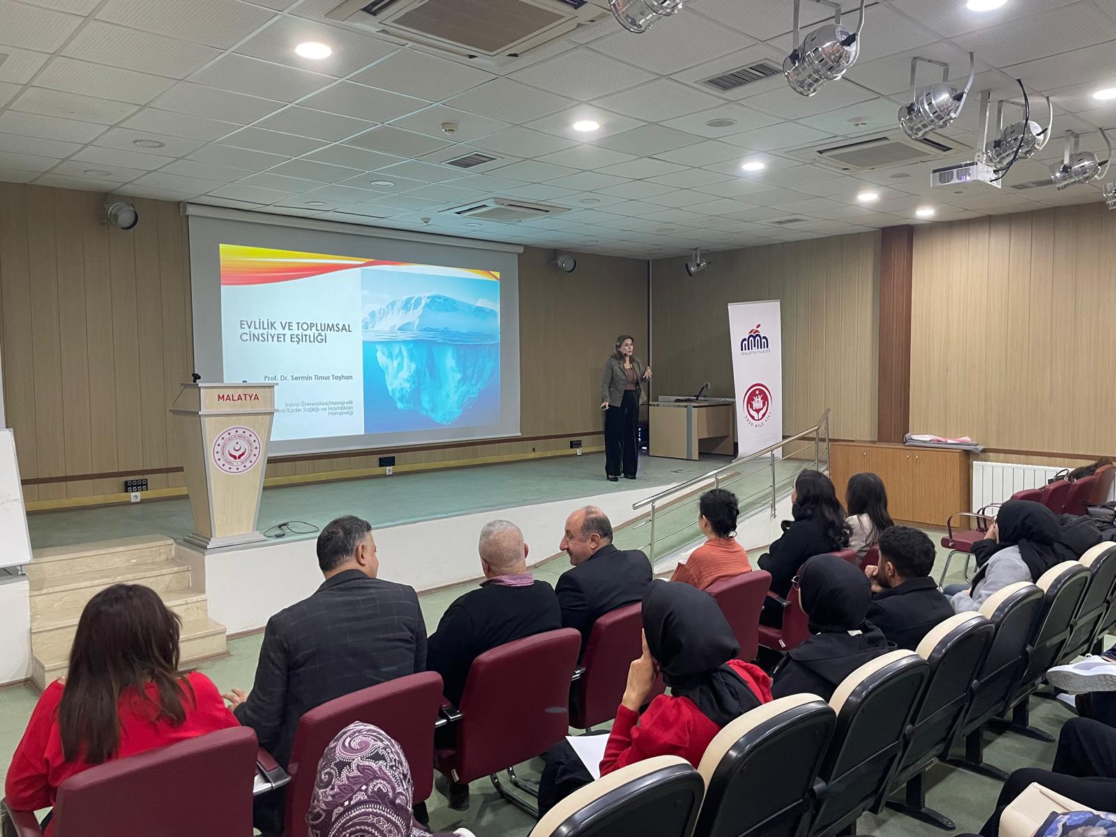 Malatya’da Aile İçinde Dayanışma ve Toplumsal Huzur Konulu Söyleşi Düzenlendi