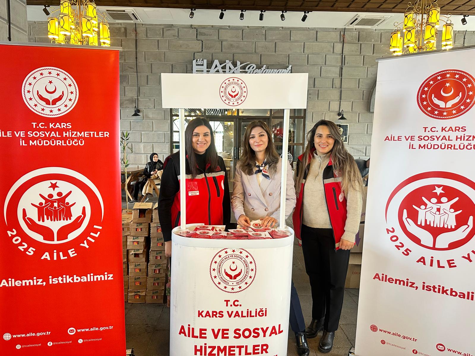 Kars’ta Aile Yılı Tanıtım Faaliyetleri Kapsamında Stant Çalışması Yapıldı