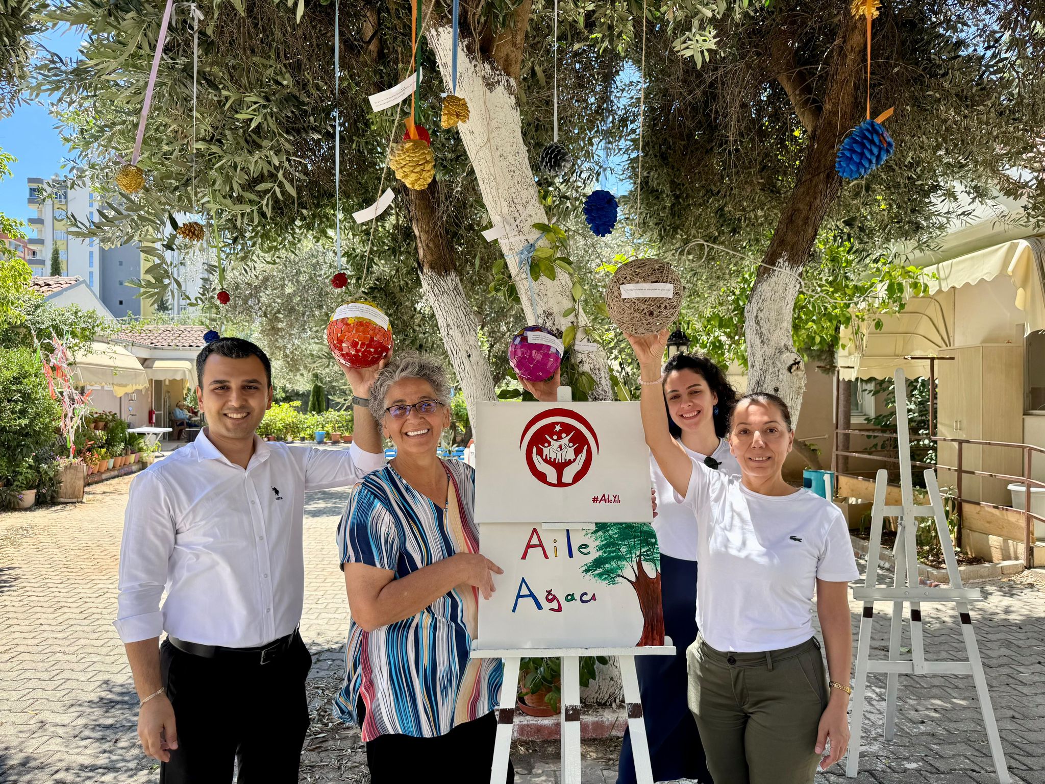 Adana’da “Aile Yılı Ağacı” Tasarlandı