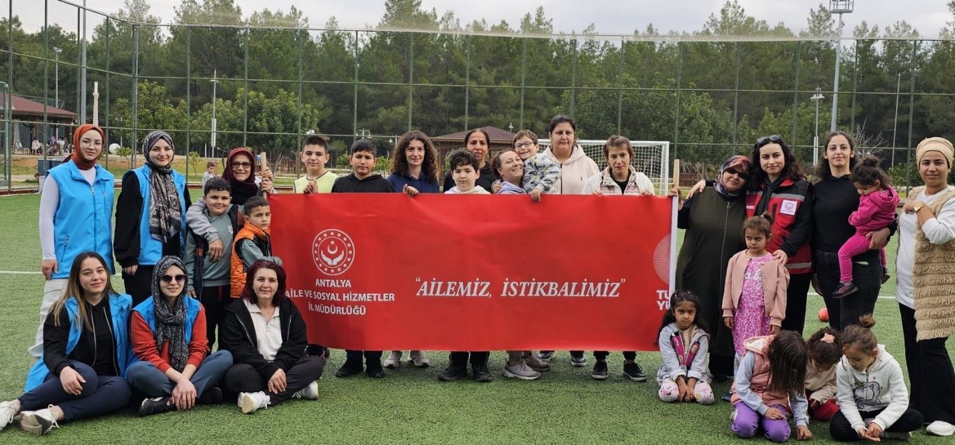 Antalya’da Aile Yılı Kapsamında Doğa Kampı Yapıldı