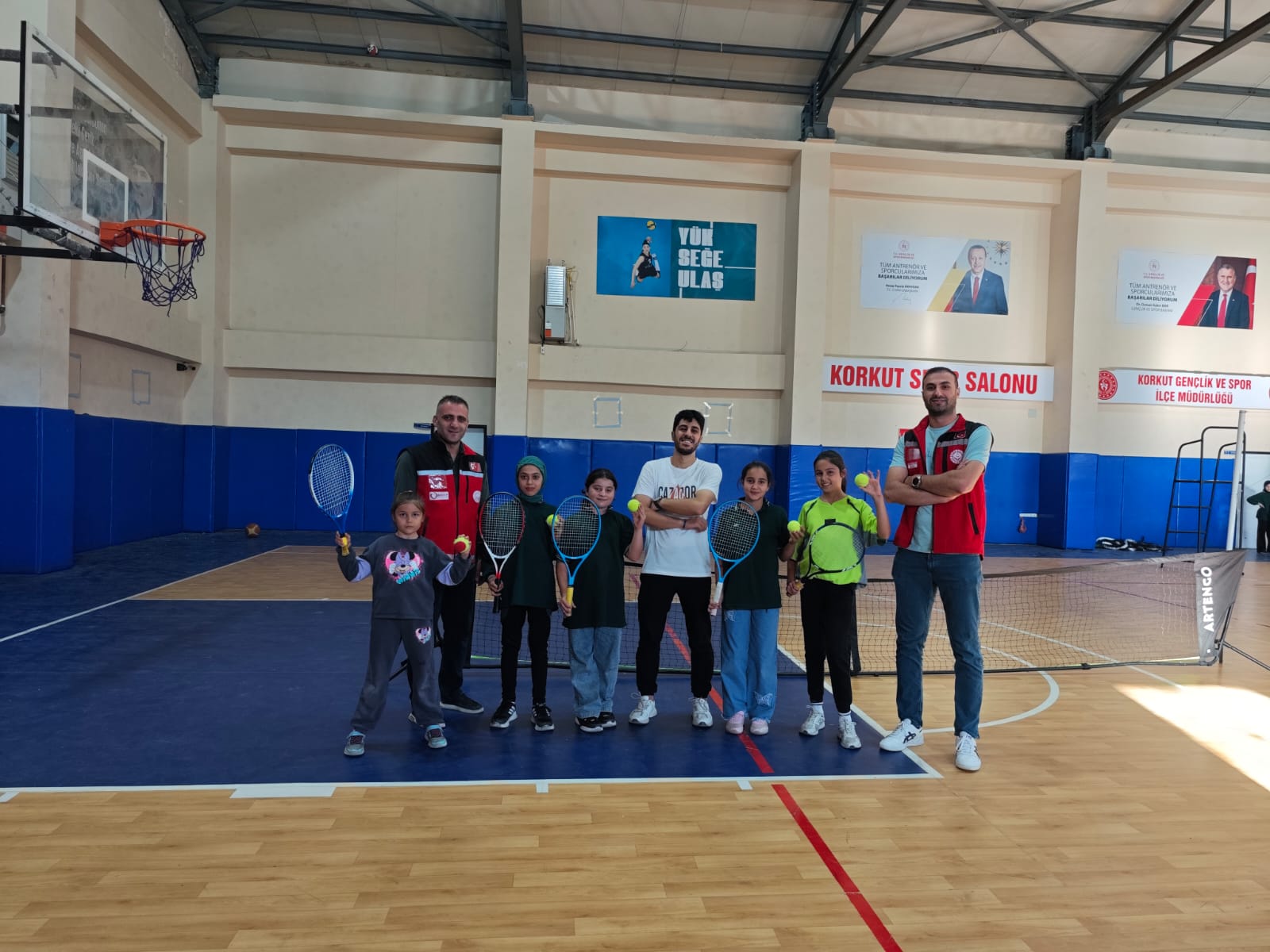 Muş’ta Çocuklar İçin Kort Tenisi Etkinliği Düzenlendi