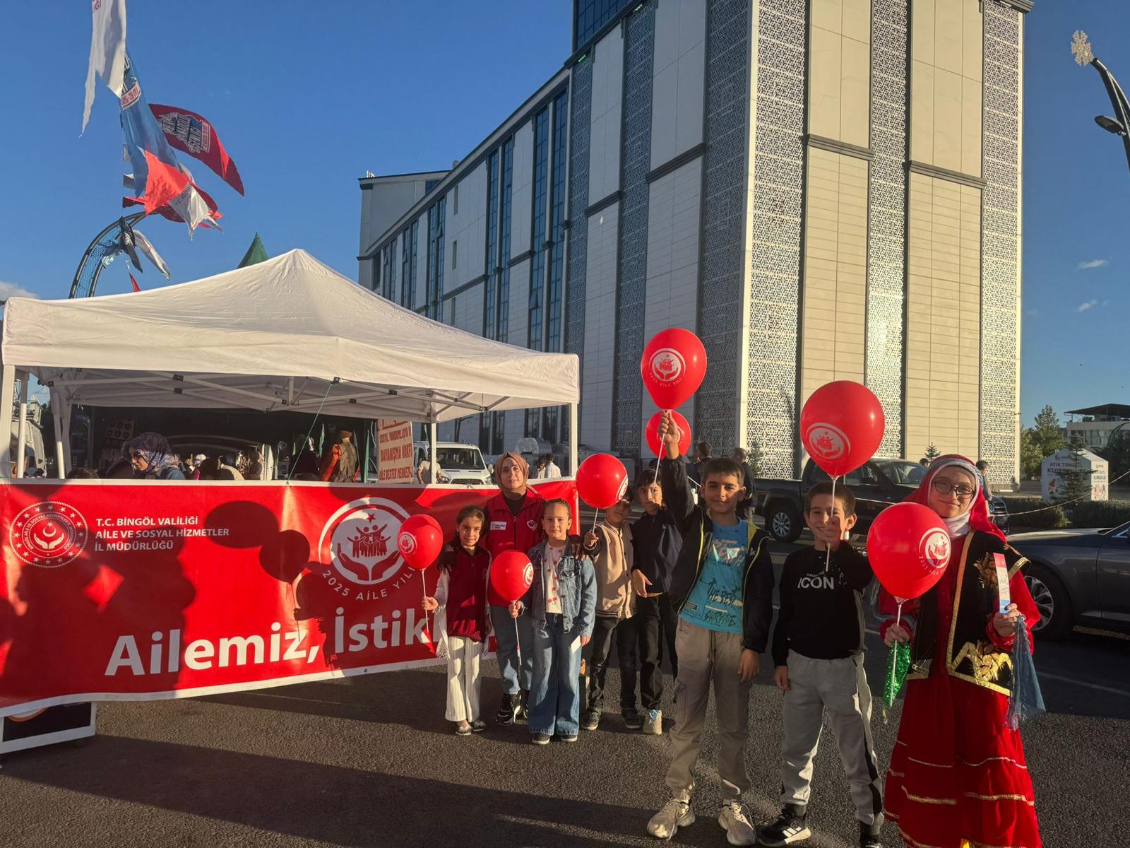 Bingöl’de Düzenlenen Kültür Yolu Festivalinde Aile Yılı Standı Açıldı
