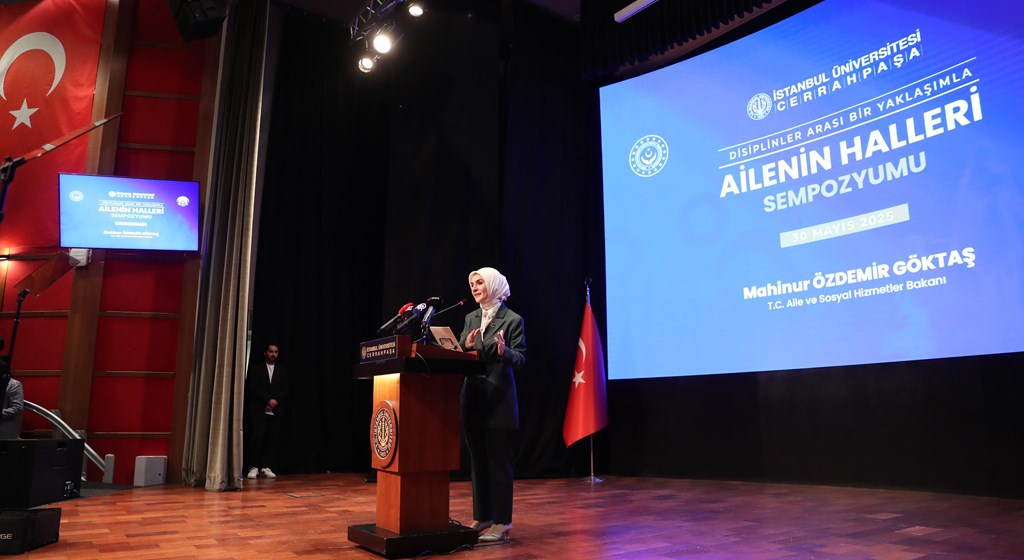 Bakanımız Göktaş "Disiplinlerarası Bir Yaklaşımla Ailenin Halleri Sempozyumu"nda konuştu
