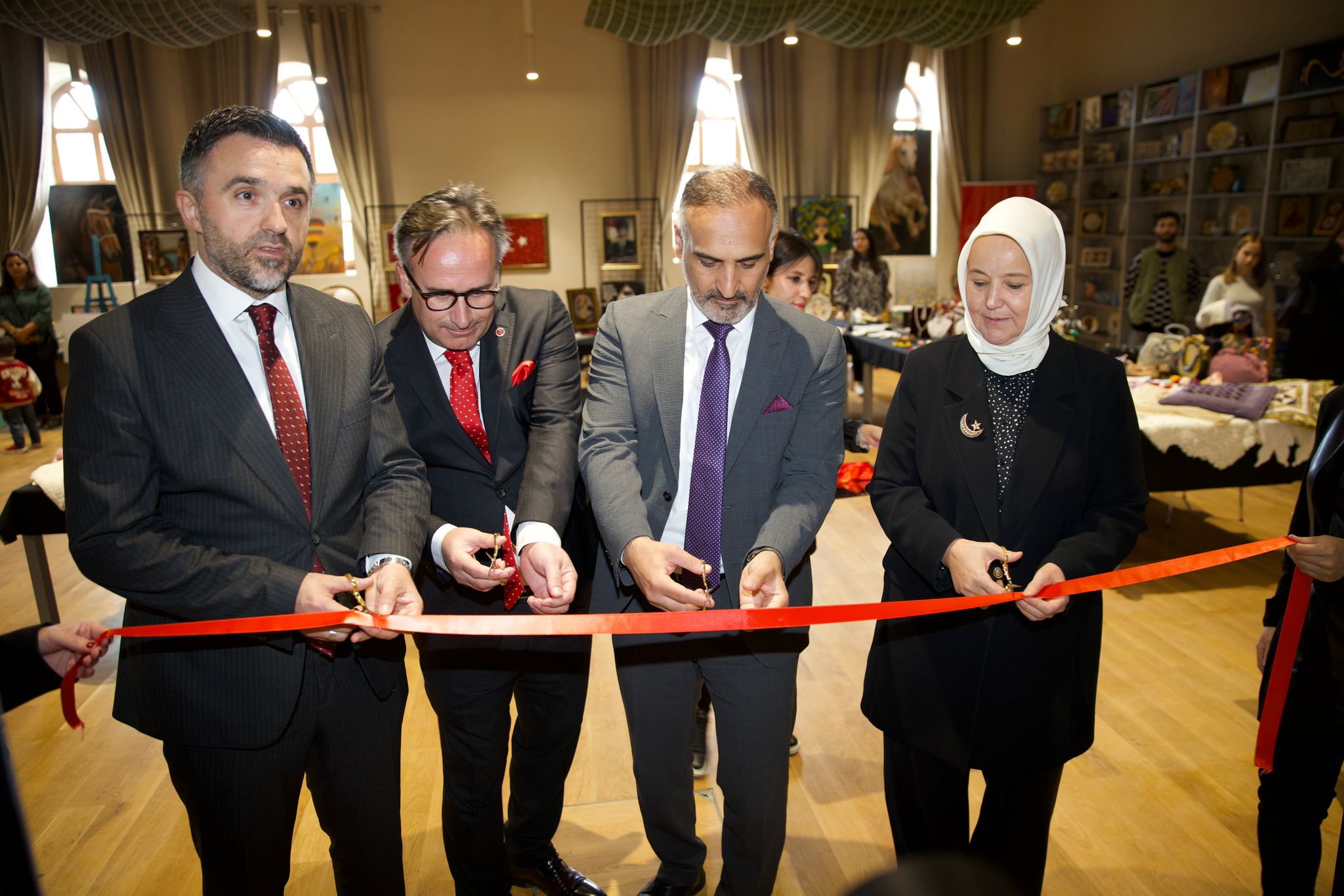 Biz Büyük Bir Aileyiz” Sergisi İstanbul Kültür Yolu Festivali’nde Açıldı