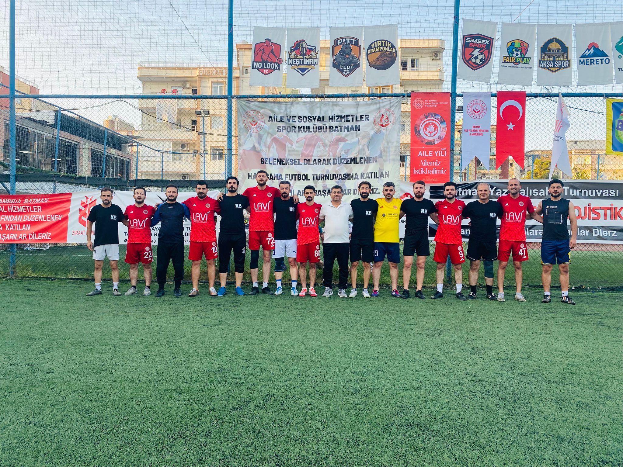 Batman’da Futbol Turnuvasında Aile Yılına Dikkat Çeken Pankart Açıldı