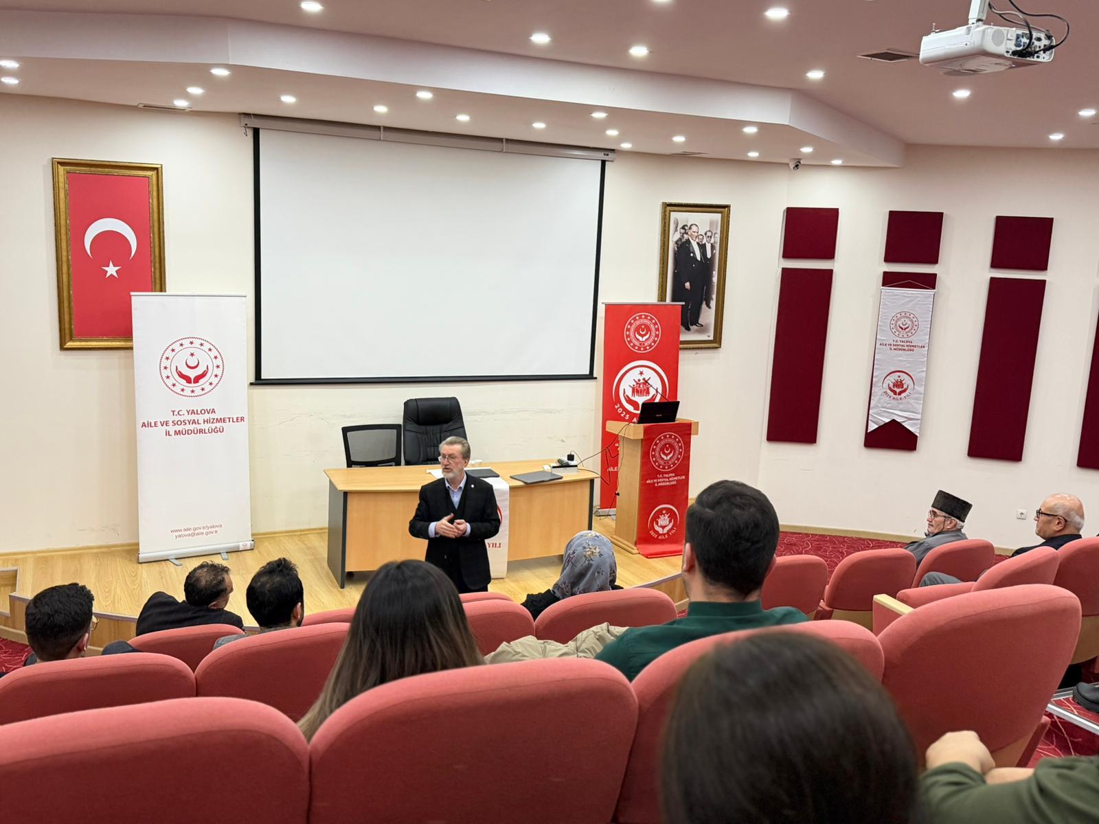 Yalova’da Aile Dayanışması ve Huzur Konulu Söyleşi Düzenlendi