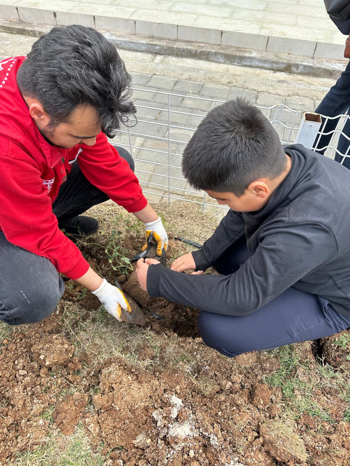  Adana’da Fidan Dikimi Etkinliği Düzenlendi
