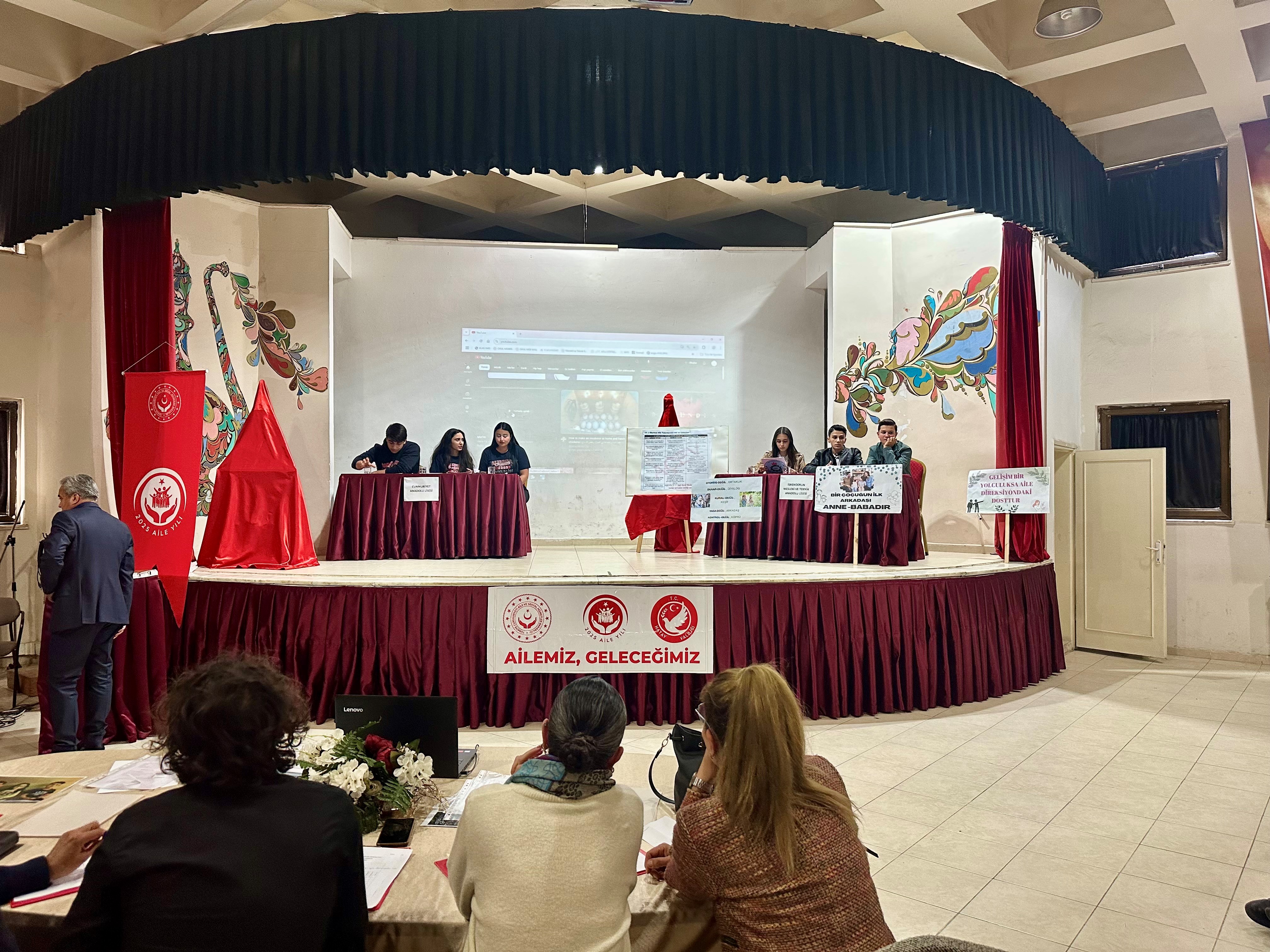 Hatay’da Aile Yılı Kapsamında Liselerarası Münazara Yarışması Gerçekleştirildi