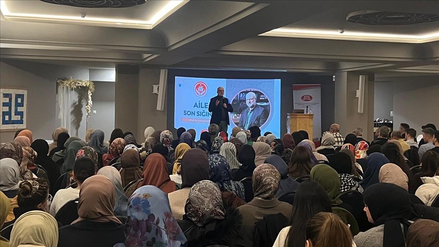 Berlin'de "Aile: Son Sığınak" Konferansı Düzenlendi