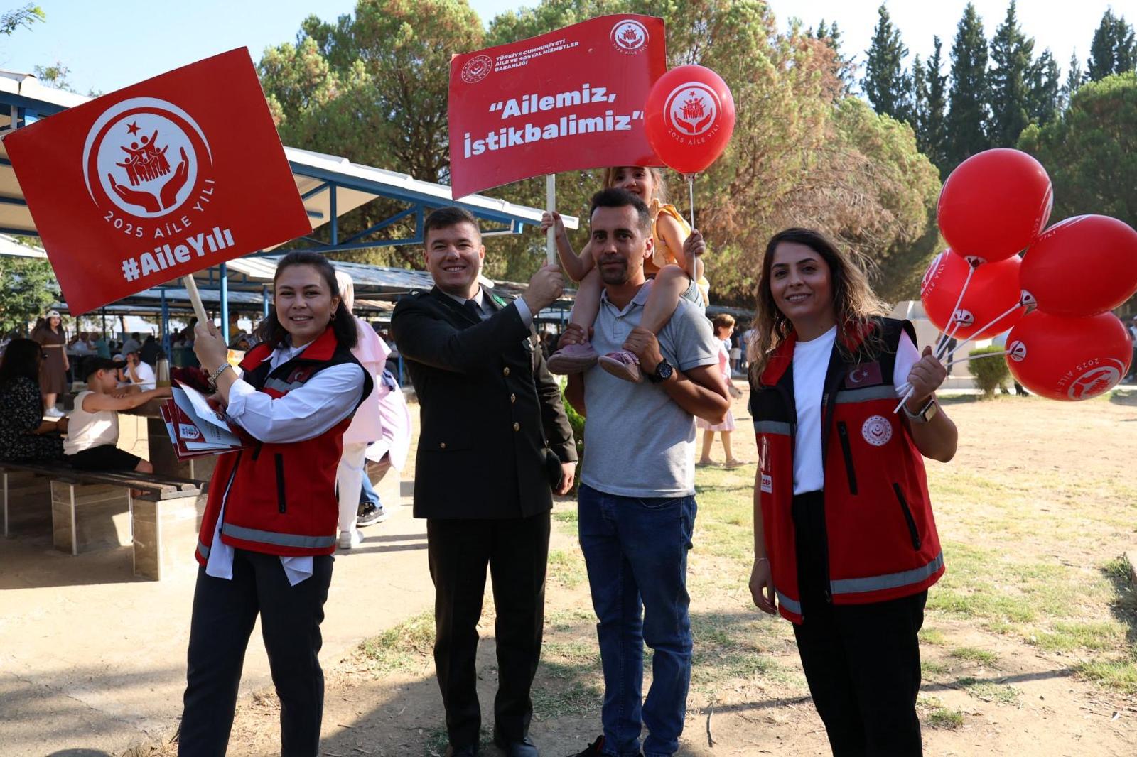 Er ve Erbaşların Askerlik Yemin Törenlerinde Aile Yılı Standı Açıldı